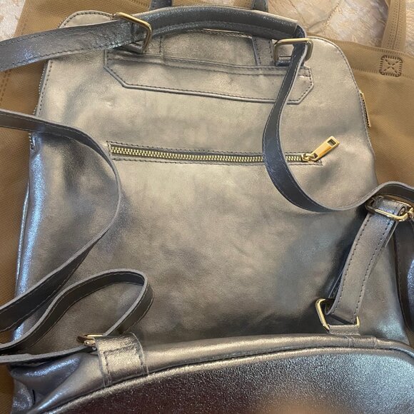 New! Sostter Silver Metallic Leather Luxury Backpack - Picture 4 of 11